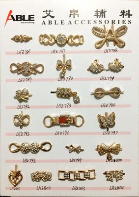 China Fertigen Sie Mode-Metallschuh-Schnallen-Ketten-dekorative multi Form-Legierung besonders an fournisseur
